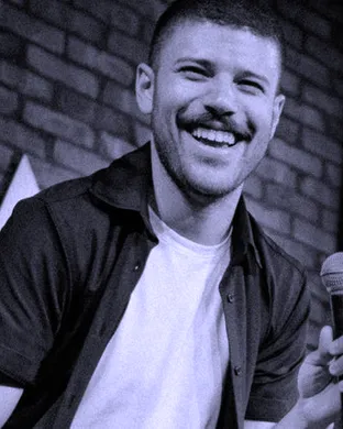 Angelo Colina (In Spanish)